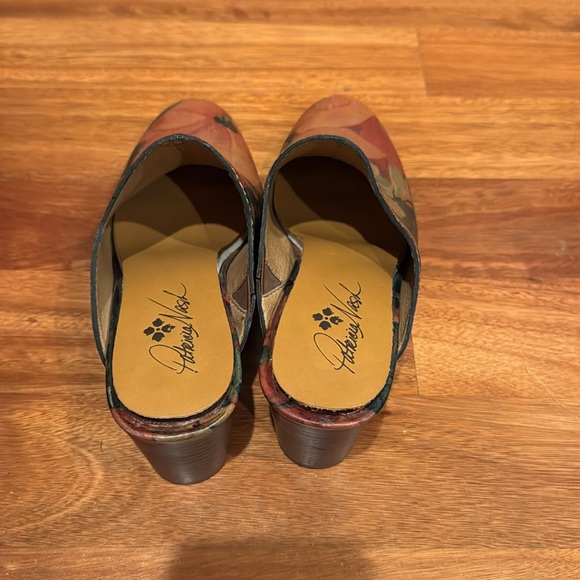 PATRICIA NASH NICIA FLORAL LEATHER MULE SHOES slip-on SIZE 7.5 - Picture 3 of 9